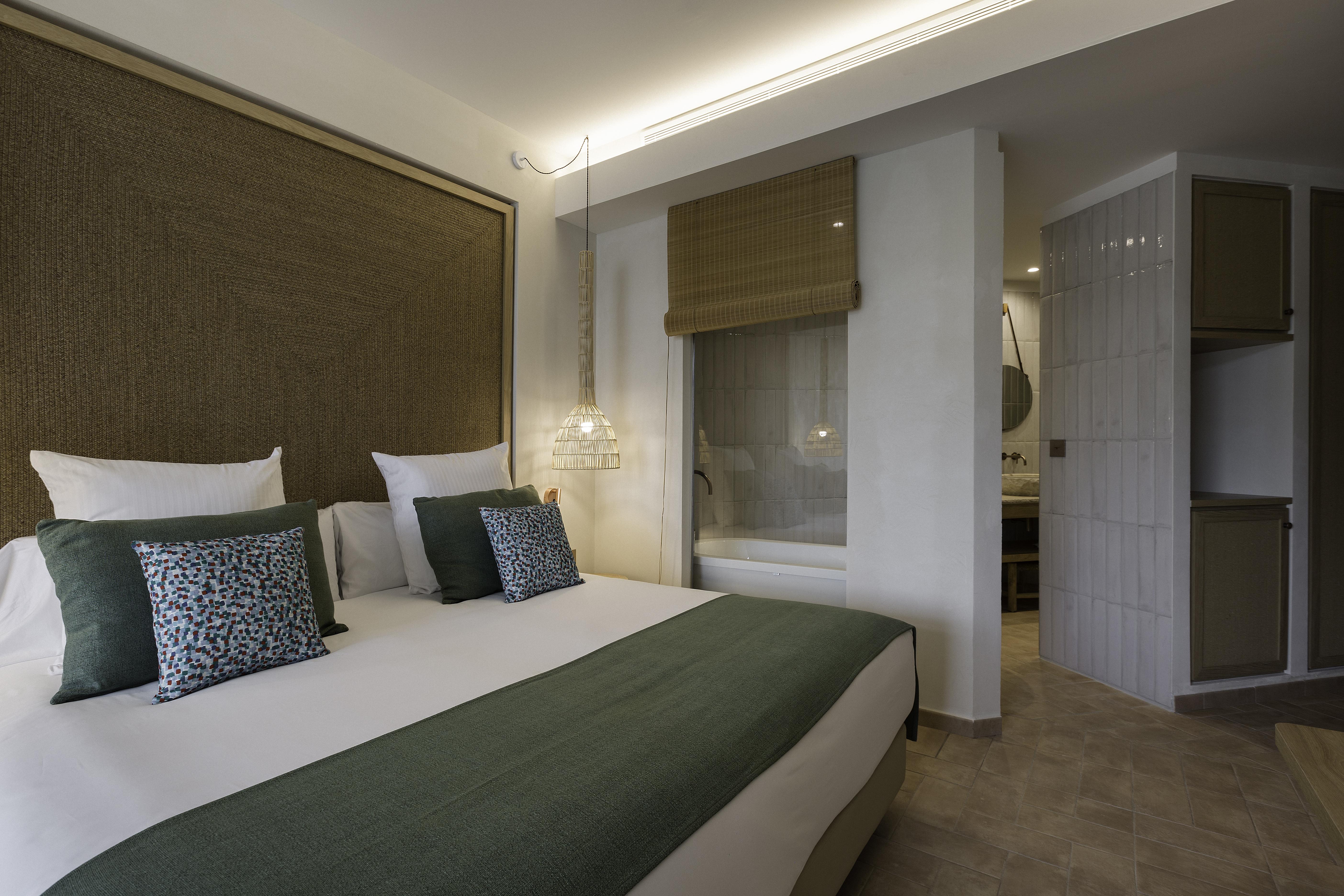 Cala San Miguel Ibiza Resort, Adults Only, Curio Collection By Hilton Port de Sant Miguel 외부 사진 A room at the hotel