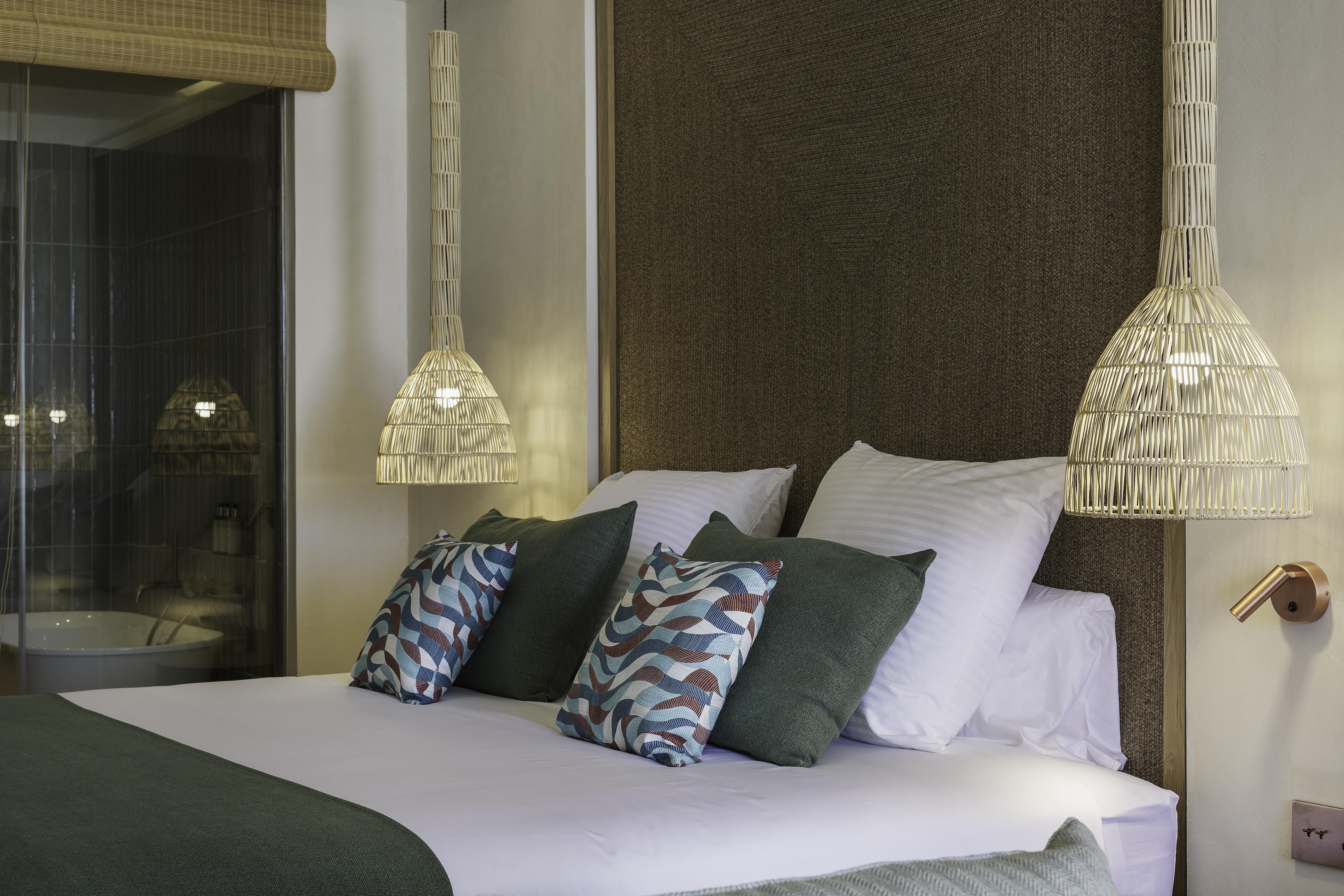 Cala San Miguel Ibiza Resort, Adults Only, Curio Collection By Hilton Port de Sant Miguel 외부 사진 A bedroom at the hotel