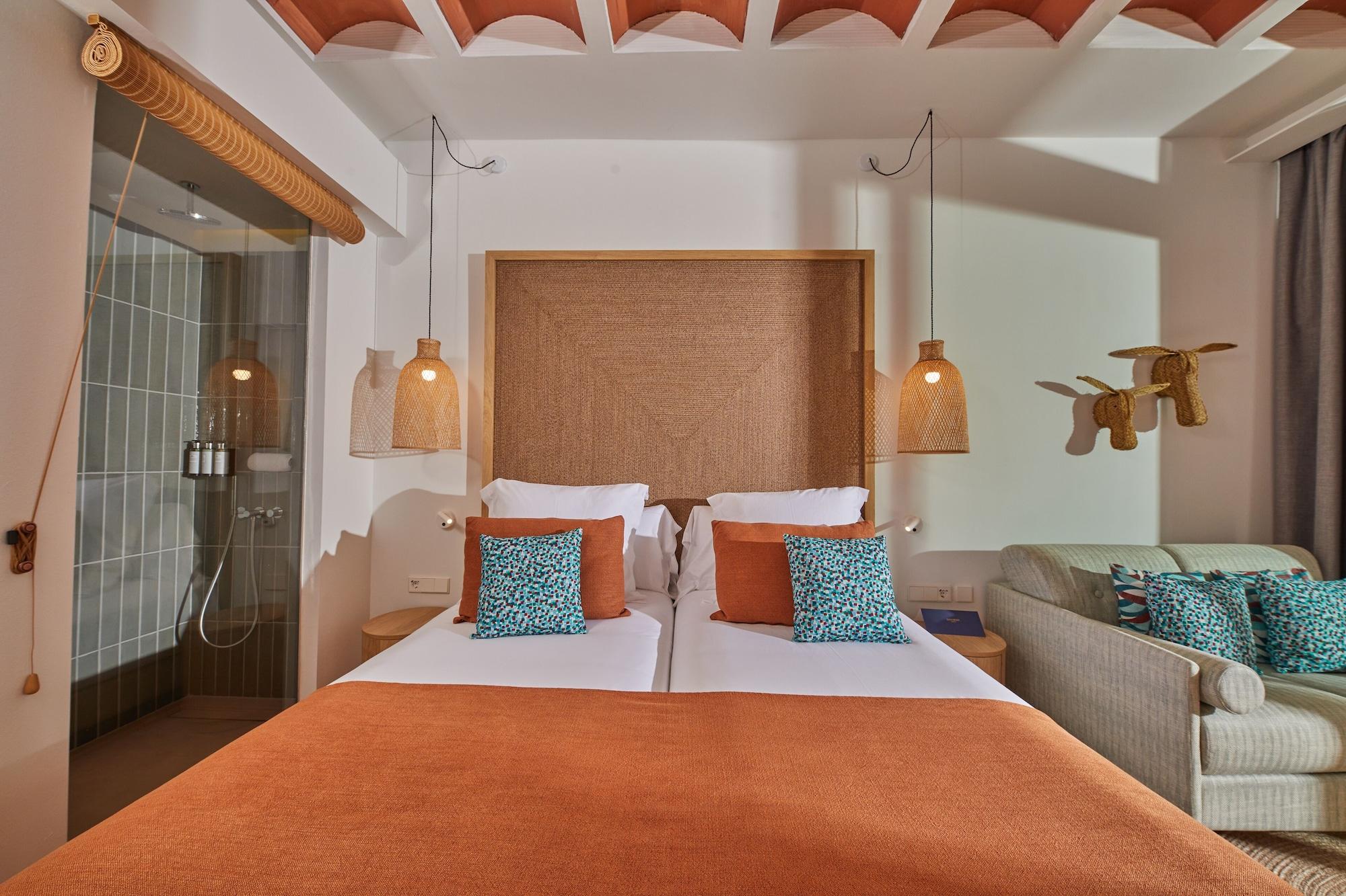 Cala San Miguel Ibiza Resort, Adults Only, Curio Collection By Hilton Port de Sant Miguel 외부 사진 A room at the hotel