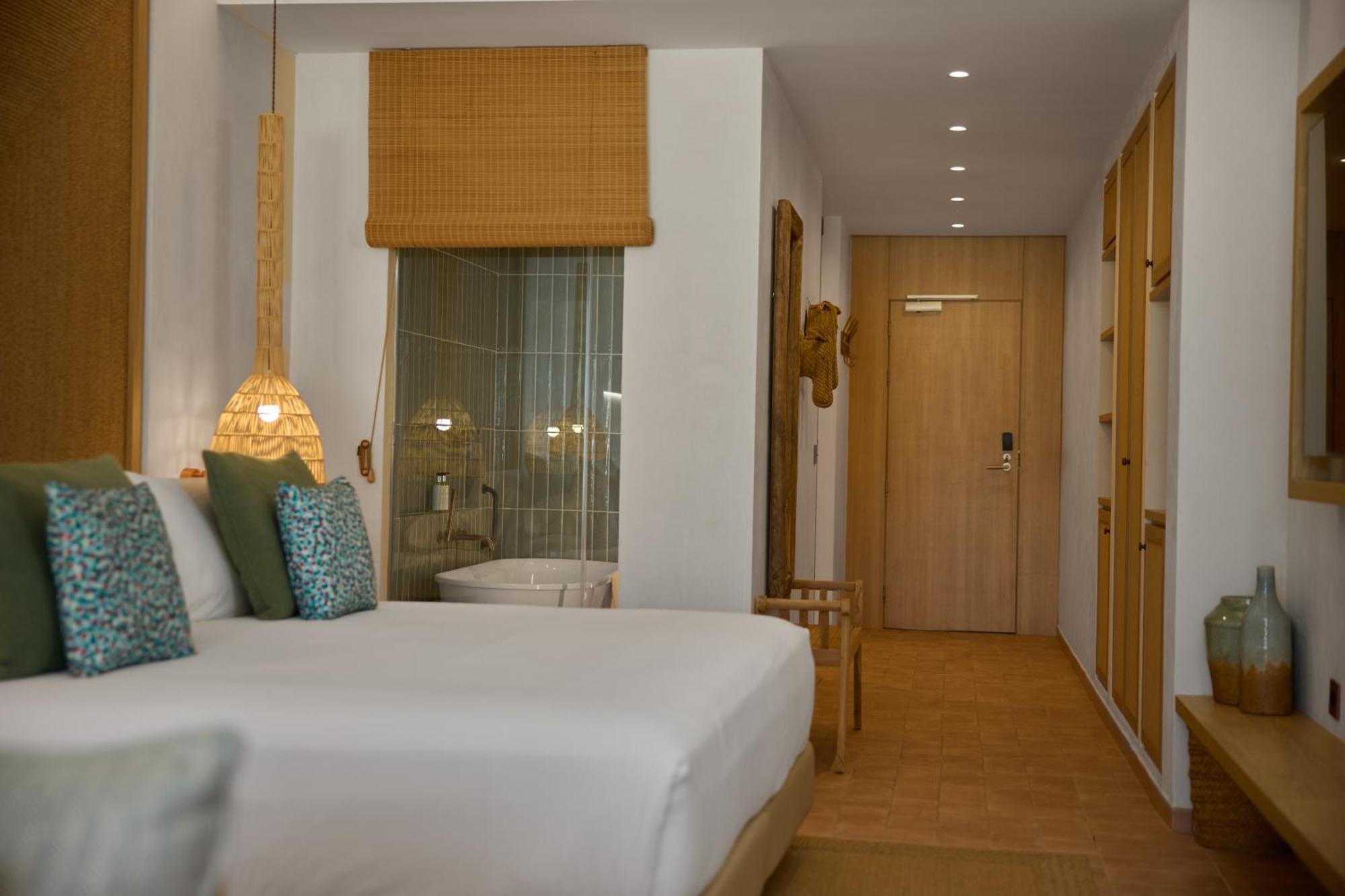 Cala San Miguel Ibiza Resort, Adults Only, Curio Collection By Hilton Port de Sant Miguel 외부 사진 A room at the hotel