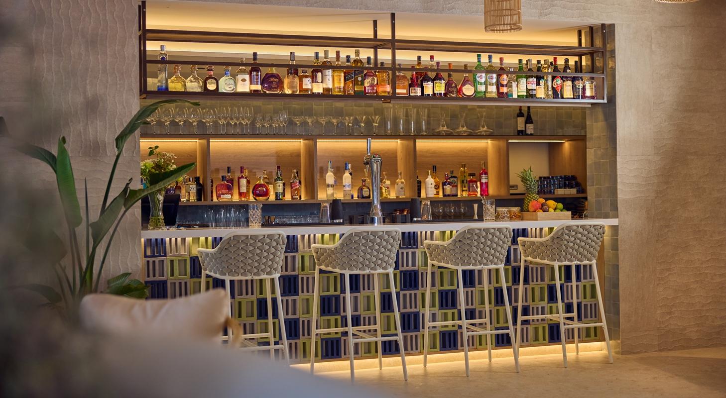 Cala San Miguel Ibiza Resort, Adults Only, Curio Collection By Hilton Port de Sant Miguel 외부 사진 The bar at the hotel